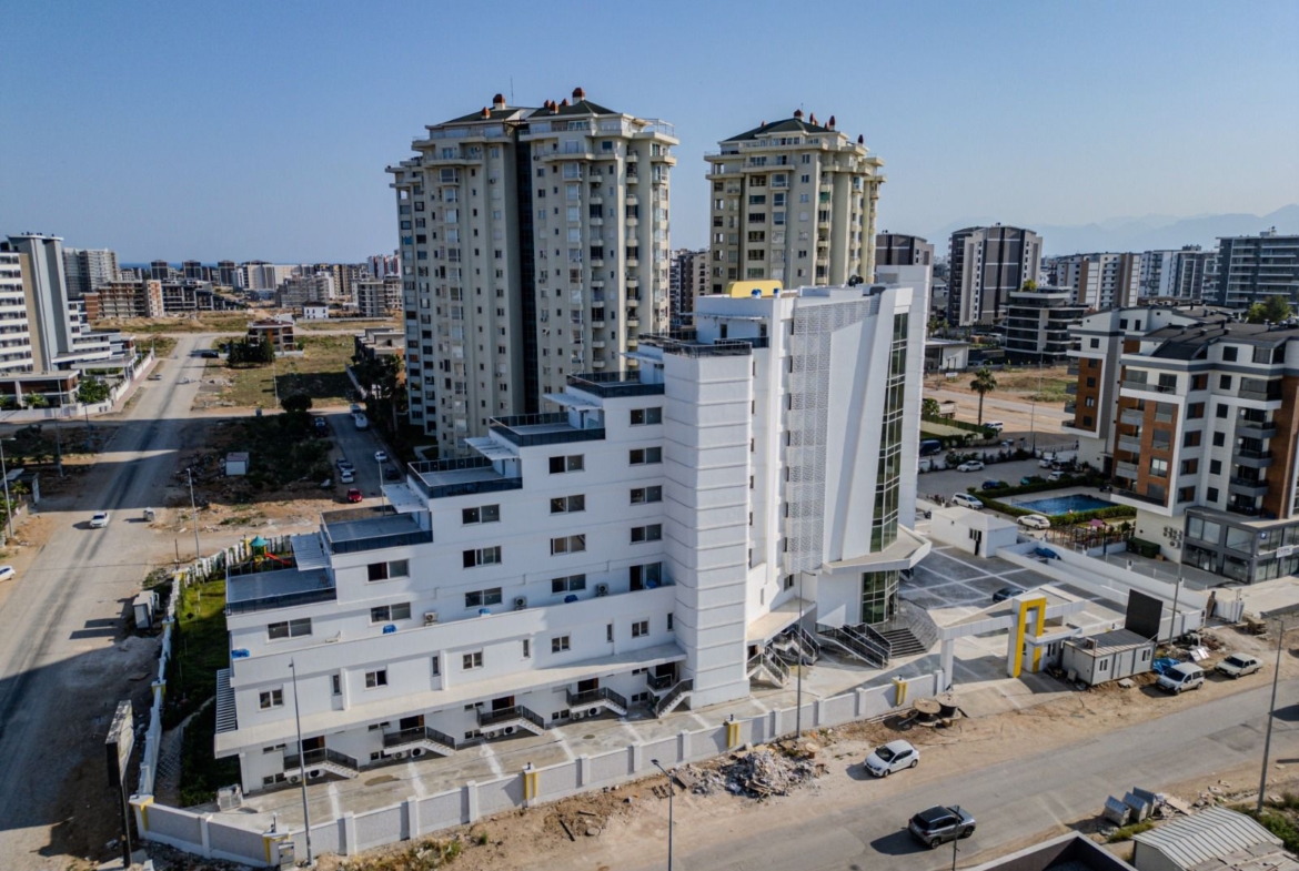 ALTINTAŞ’DA SİTE İÇİNDE, VİLLA TADINDA 4+1 LÜX TRIPLEX BAHÇE KULLANIMLI