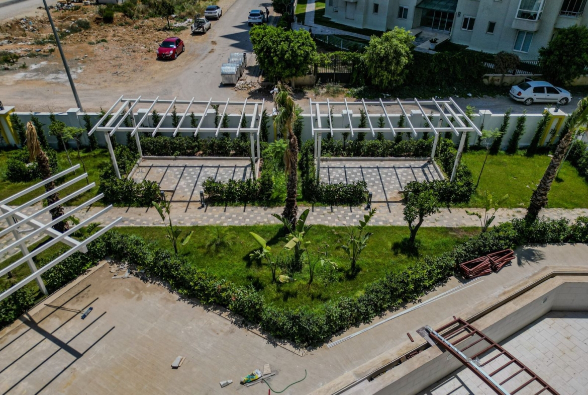 ALTINTAŞ’DA SİTE İÇİNDE, VİLLA TADINDA 4+1 LÜX TRIPLEX BAHÇE KULLANIMLI