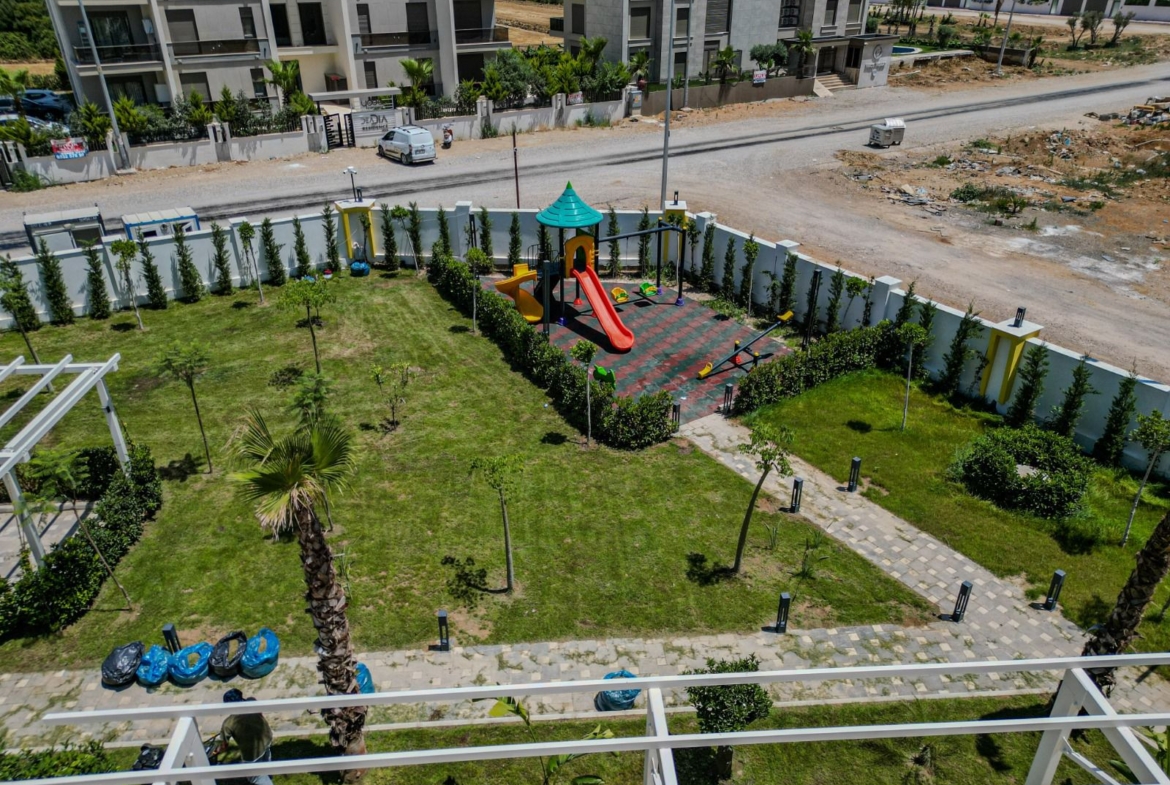ALTINTAŞ’DA SİTE İÇİNDE, VİLLA TADINDA 4+1 LÜX TRIPLEX BAHÇE KULLANIMLI