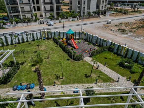 ALTINTAŞ’DA SİTE İÇİNDE, VİLLA TADINDA 4+1 LÜX TRIPLEX BAHÇE KULLANIMLI