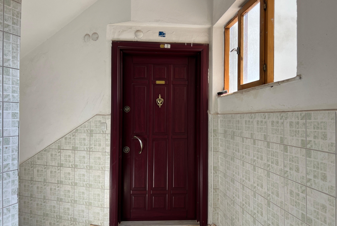 TRAMVAY DURAĞINA YAKIN SATILIK 3+1 DAİRE