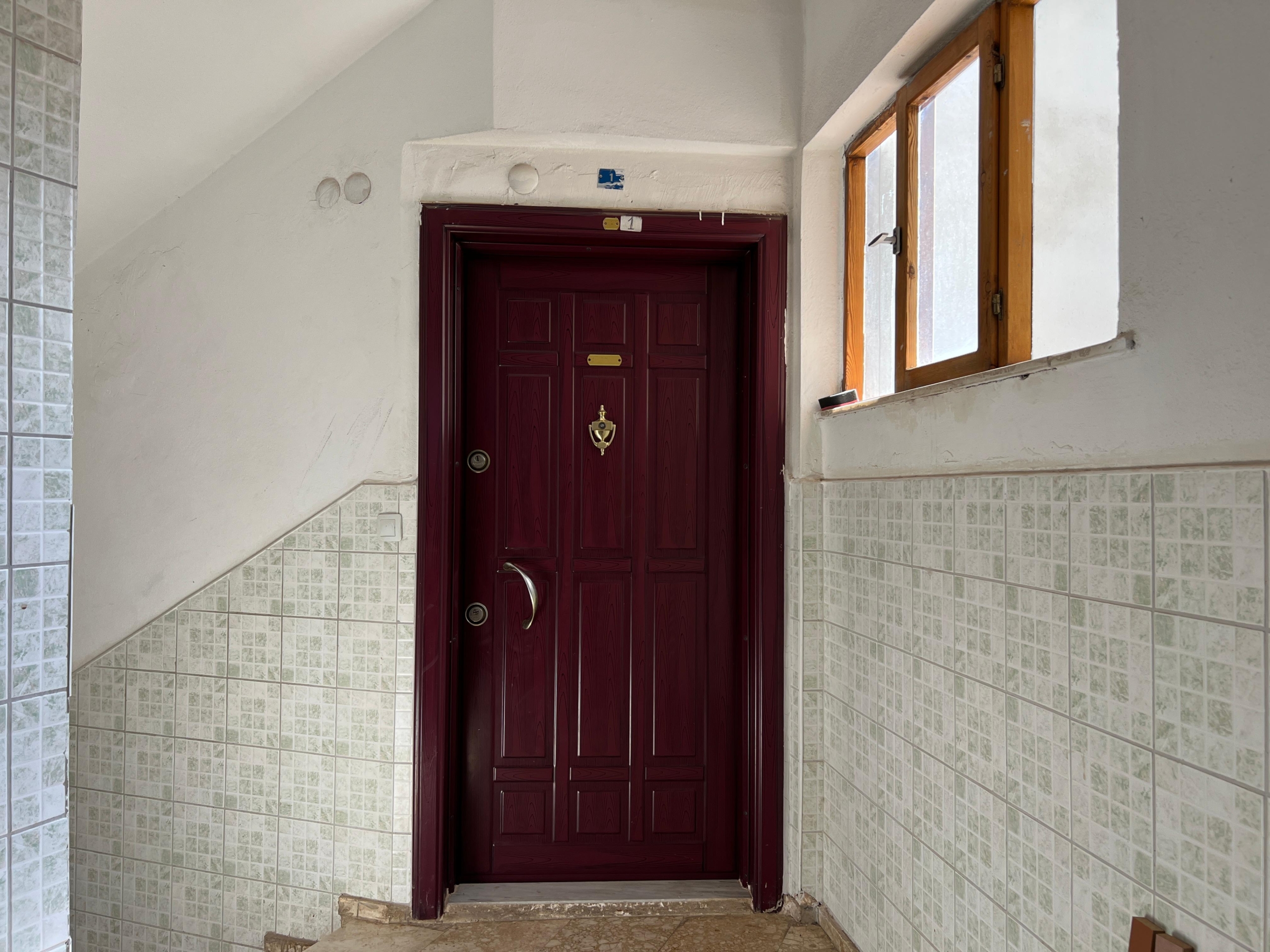 TRAMVAY DURAĞINA YAKIN SATILIK 3+1 DAİRE