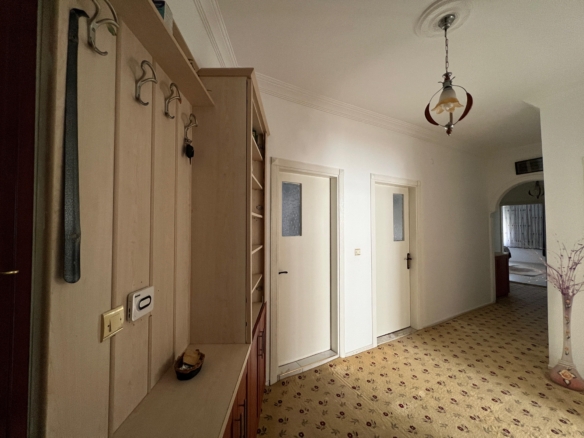 TRAMVAY DURAĞINA YAKIN SATILIK 3+1 DAİRE