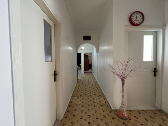 TRAMVAY DURAĞINA YAKIN SATILIK 3+1 DAİRE
