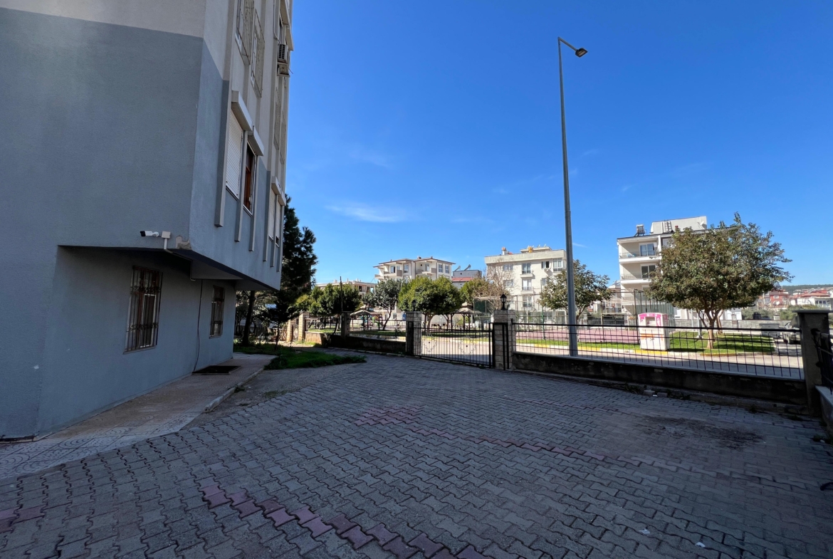 TRAMVAY DURAĞINA YAKIN SATILIK 3+1 DAİRE