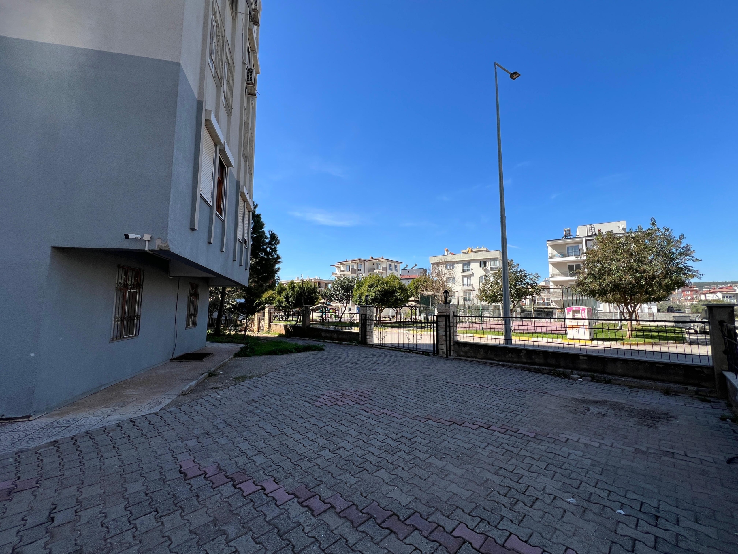 TRAMVAY DURAĞINA YAKIN SATILIK 3+1 DAİRE