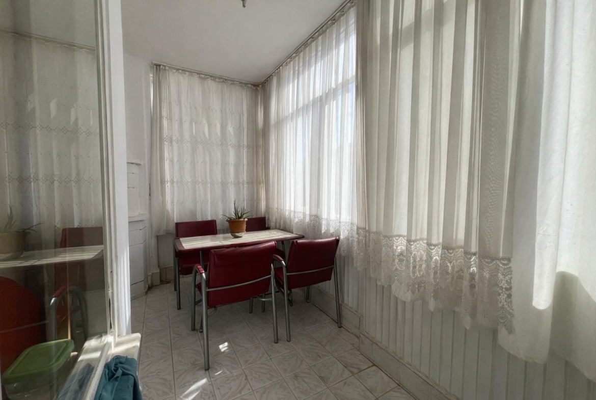 TRAMVAY DURAĞINA YAKIN SATILIK 3+1 DAİRE