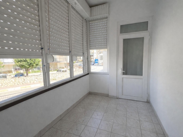 TRAMVAY DURAĞINA YAKIN SATILIK 3+1 DAİRE