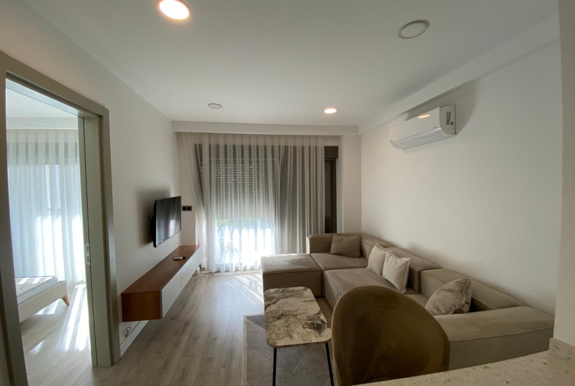 ALTINTAŞ’da K.OTOPARK-HAVUZ-İSKANLI SİTEDE EŞYALI 1+1 LÜKS DAİRE
