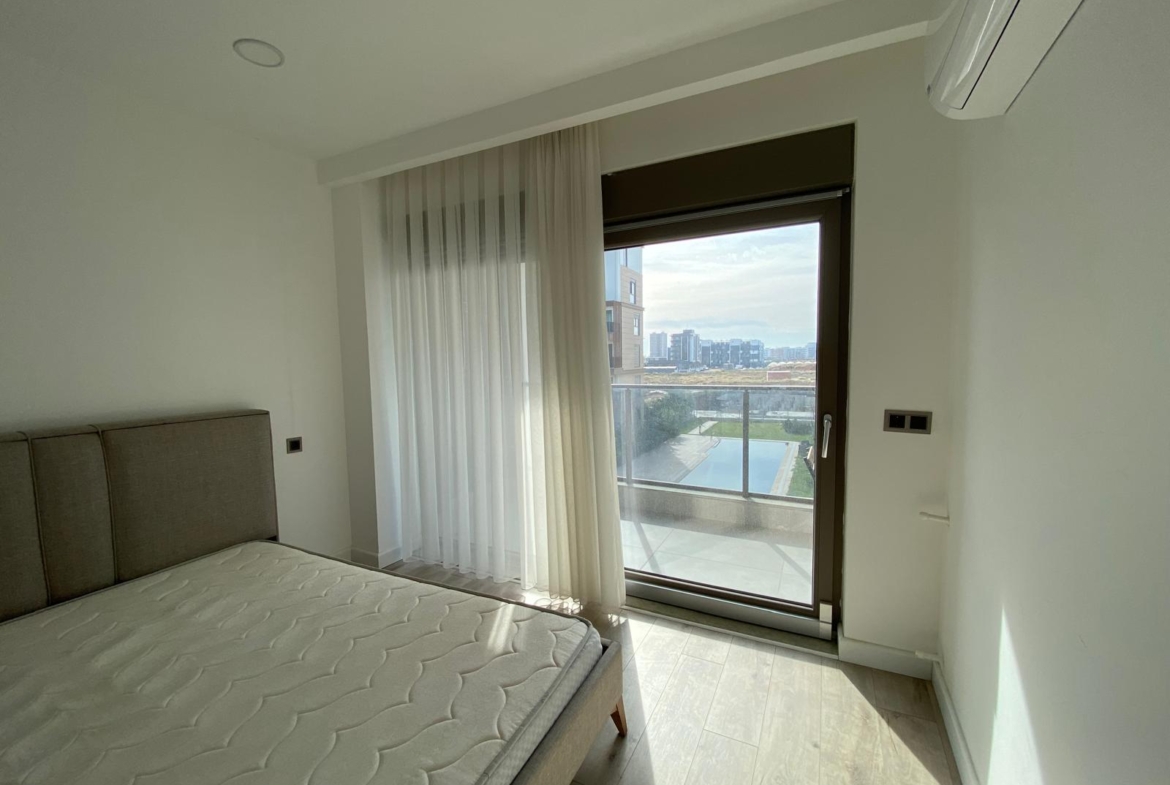 ALTINTAŞ’da K.OTOPARK-HAVUZ-İSKANLI SİTEDE EŞYALI 1+1 LÜKS DAİRE