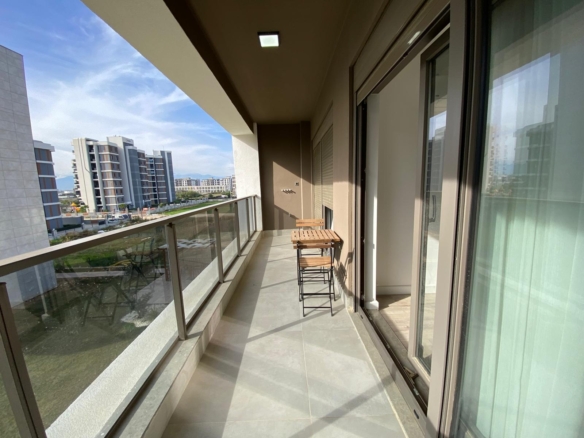 ALTINTAŞ’da K.OTOPARK-HAVUZ-İSKANLI SİTEDE EŞYALI 1+1 LÜKS DAİRE