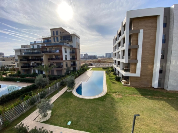 ALTINTAŞ’da K.OTOPARK-HAVUZ-İSKANLI SİTEDE EŞYALI 1+1 LÜKS DAİRE