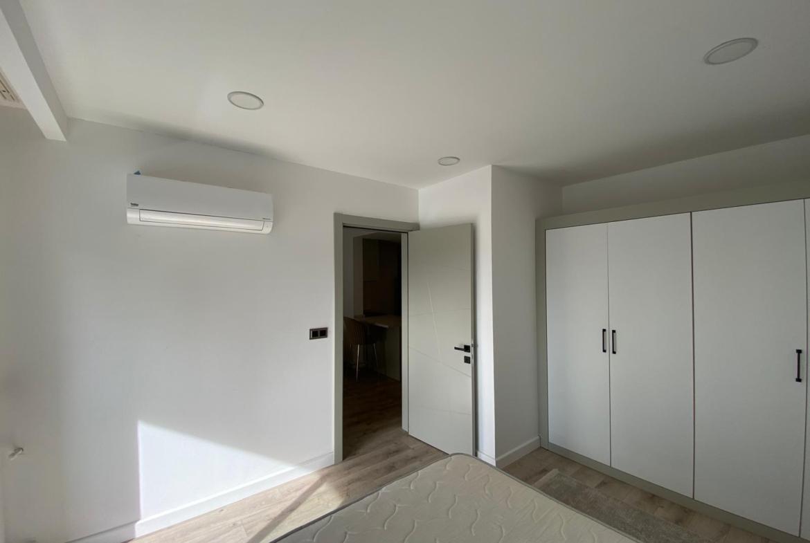 ALTINTAŞ’da K.OTOPARK-HAVUZ-İSKANLI SİTEDE EŞYALI 1+1 LÜKS DAİRE