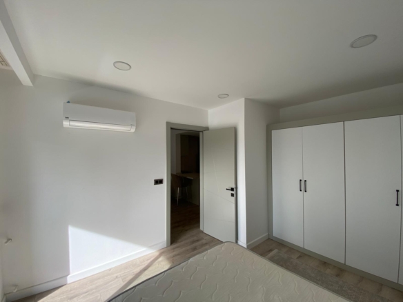 ALTINTAŞ’da K.OTOPARK-HAVUZ-İSKANLI SİTEDE EŞYALI 1+1 LÜKS DAİRE