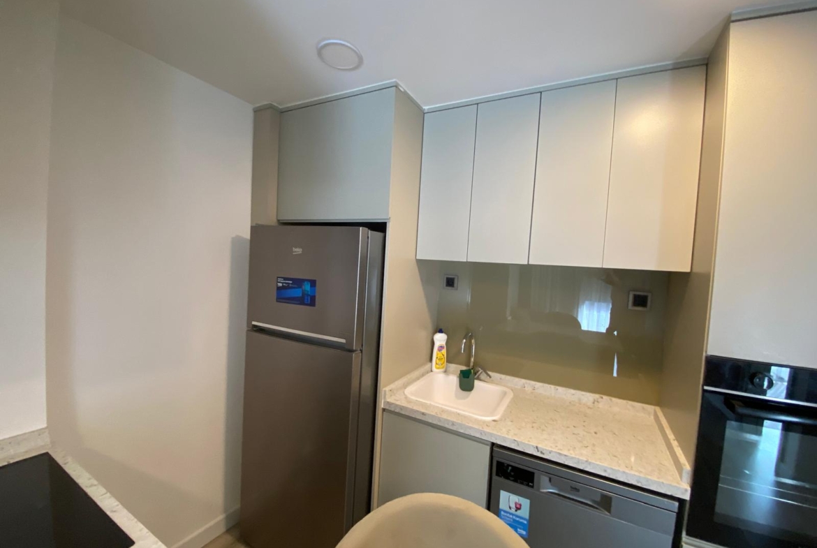ALTINTAŞ’da K.OTOPARK-HAVUZ-İSKANLI SİTEDE EŞYALI 1+1 LÜKS DAİRE