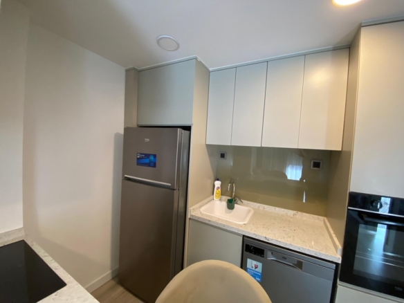 ALTINTAŞ’da K.OTOPARK-HAVUZ-İSKANLI SİTEDE EŞYALI 1+1 LÜKS DAİRE