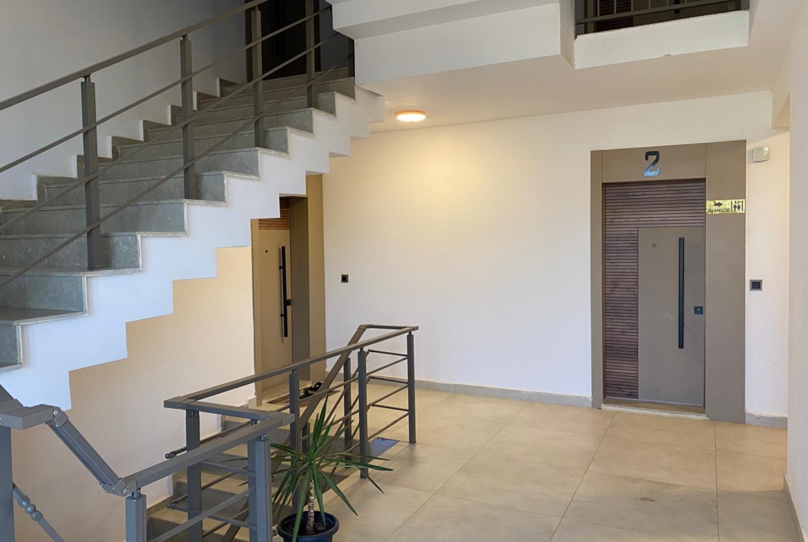 ALTINTAŞ’da K.OTOPARK-HAVUZ-İSKANLI SİTEDE EŞYALI 1+1 LÜKS DAİRE