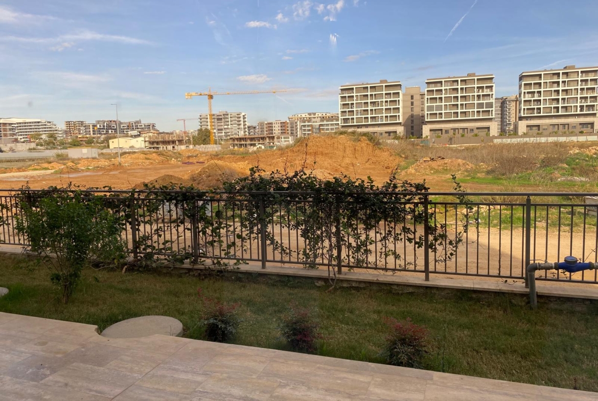 ALTINTAŞ’da K.OTOPARK-HAVUZ-İSKANLI SİTEDE EŞYALI 1+1 LÜKS DAİRE