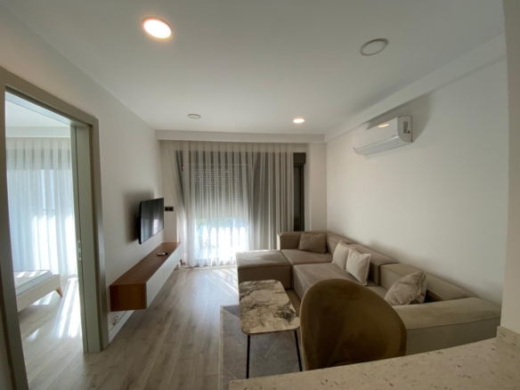 ALTINTAŞ’da K.OTOPARK-HAVUZ-İSKANLI SİTEDE EŞYALI 1+1 LÜKS DAİRE