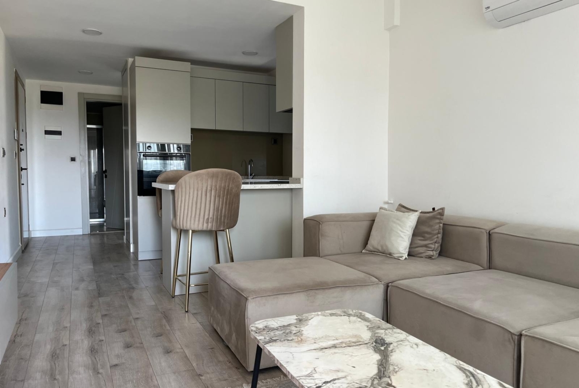 LÜKS SİTE’de KAP.OTOPARK-HAVUZLU-İSKANLI EŞYALI 1+1 GÜNEY CEPHE