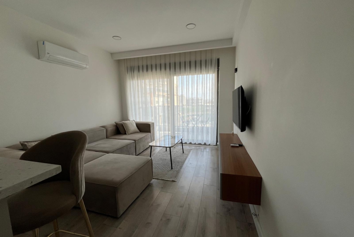 LÜKS SİTE’de KAP.OTOPARK-HAVUZLU-İSKANLI EŞYALI 1+1 GÜNEY CEPHE