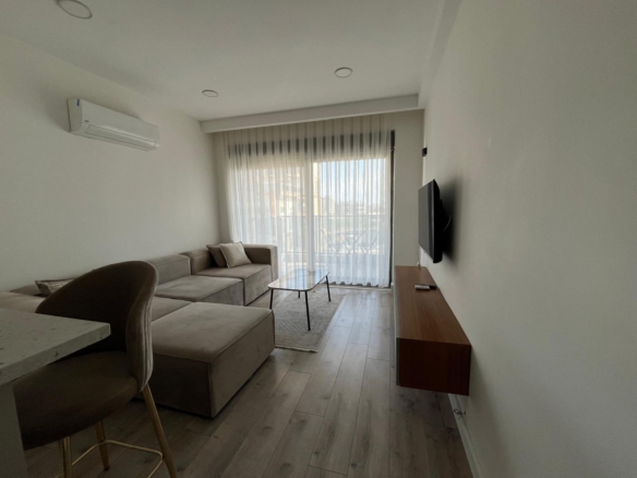 LÜKS SİTE’de KAP.OTOPARK-HAVUZLU-İSKANLI EŞYALI 1+1 GÜNEY CEPHE