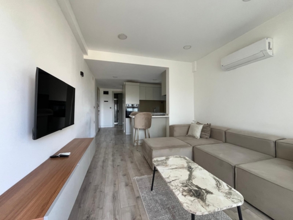 LÜKS SİTE’de KAP.OTOPARK-HAVUZLU-İSKANLI EŞYALI 1+1 GÜNEY CEPHE