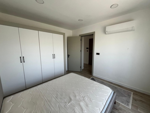 LÜKS SİTE’de KAP.OTOPARK-HAVUZLU-İSKANLI EŞYALI 1+1 GÜNEY CEPHE