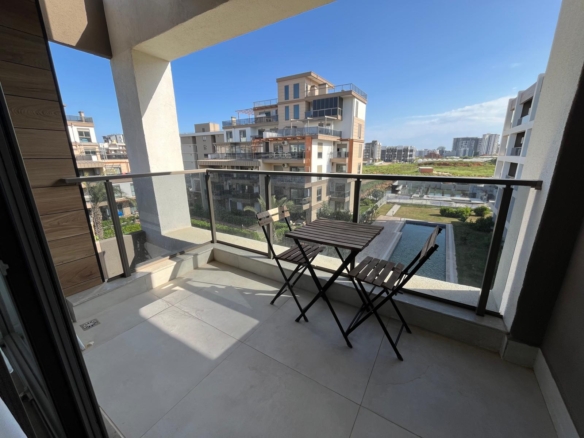 LÜKS SİTE’de KAP.OTOPARK-HAVUZLU-İSKANLI EŞYALI 1+1 GÜNEY CEPHE
