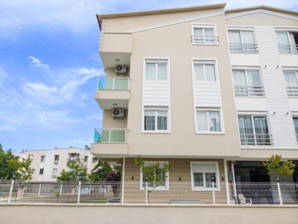 GÜZELOBA SİTE İÇERİSİNDE HAVUZLU FULL EŞYALI KİRALIK 2+1 DAİRE