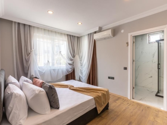 GÜZELOBA SİTE İÇERİSİNDE HAVUZLU FULL EŞYALI KİRALIK 2+1 DAİRE