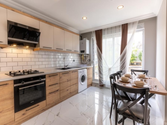 GÜZELOBA SİTE İÇERİSİNDE HAVUZLU FULL EŞYALI KİRALIK 2+1 DAİRE