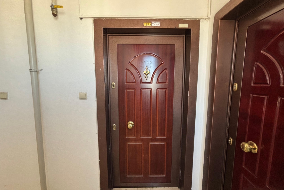 FENER MAHALLESİ MERKEZİ KONUMDA EŞYALI KİRALIK 1+1 DAİRE