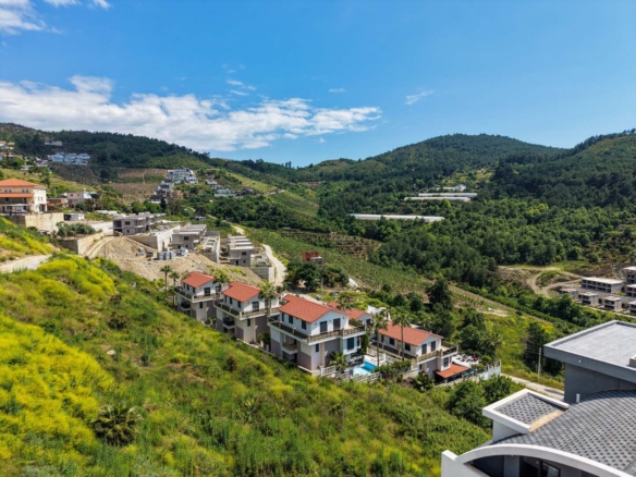 DENİZ MANZARALI ALANYA KARGICAKTA VATANDAŞLIĞA UYGUN 6+2 VİLLA