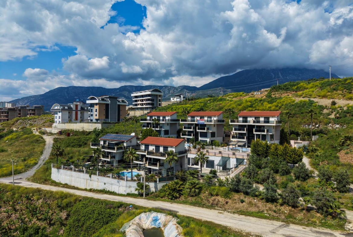 DENİZ MANZARALI ALANYA KARGICAKTA VATANDAŞLIĞA UYGUN 6+2 VİLLA