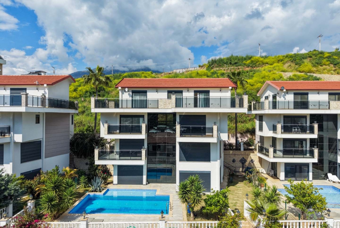 DENİZ MANZARALI ALANYA KARGICAKTA VATANDAŞLIĞA UYGUN 6+2 VİLLA