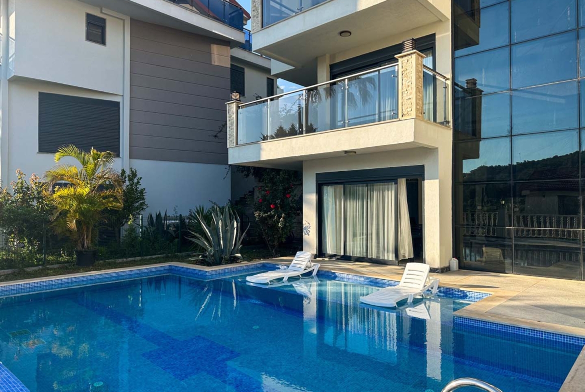 DENİZ MANZARALI ALANYA KARGICAKTA VATANDAŞLIĞA UYGUN 6+2 VİLLA