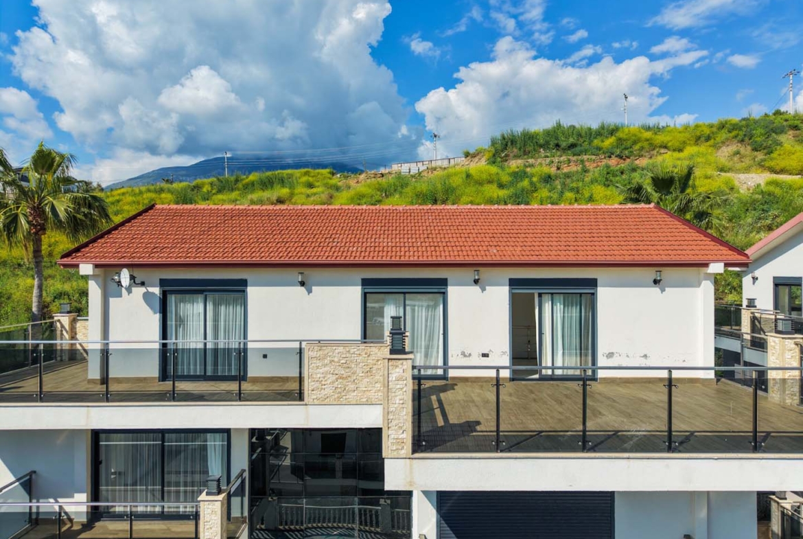 DENİZ MANZARALI ALANYA KARGICAKTA VATANDAŞLIĞA UYGUN 6+2 VİLLA
