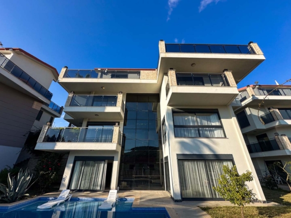 DENİZ MANZARALI ALANYA KARGICAKTA VATANDAŞLIĞA UYGUN 6+2 VİLLA