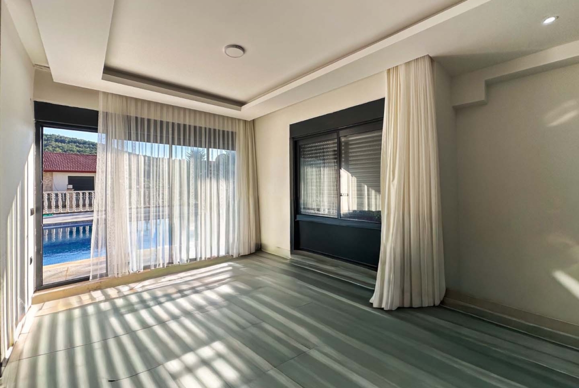 DENİZ MANZARALI ALANYA KARGICAKTA VATANDAŞLIĞA UYGUN 6+2 VİLLA