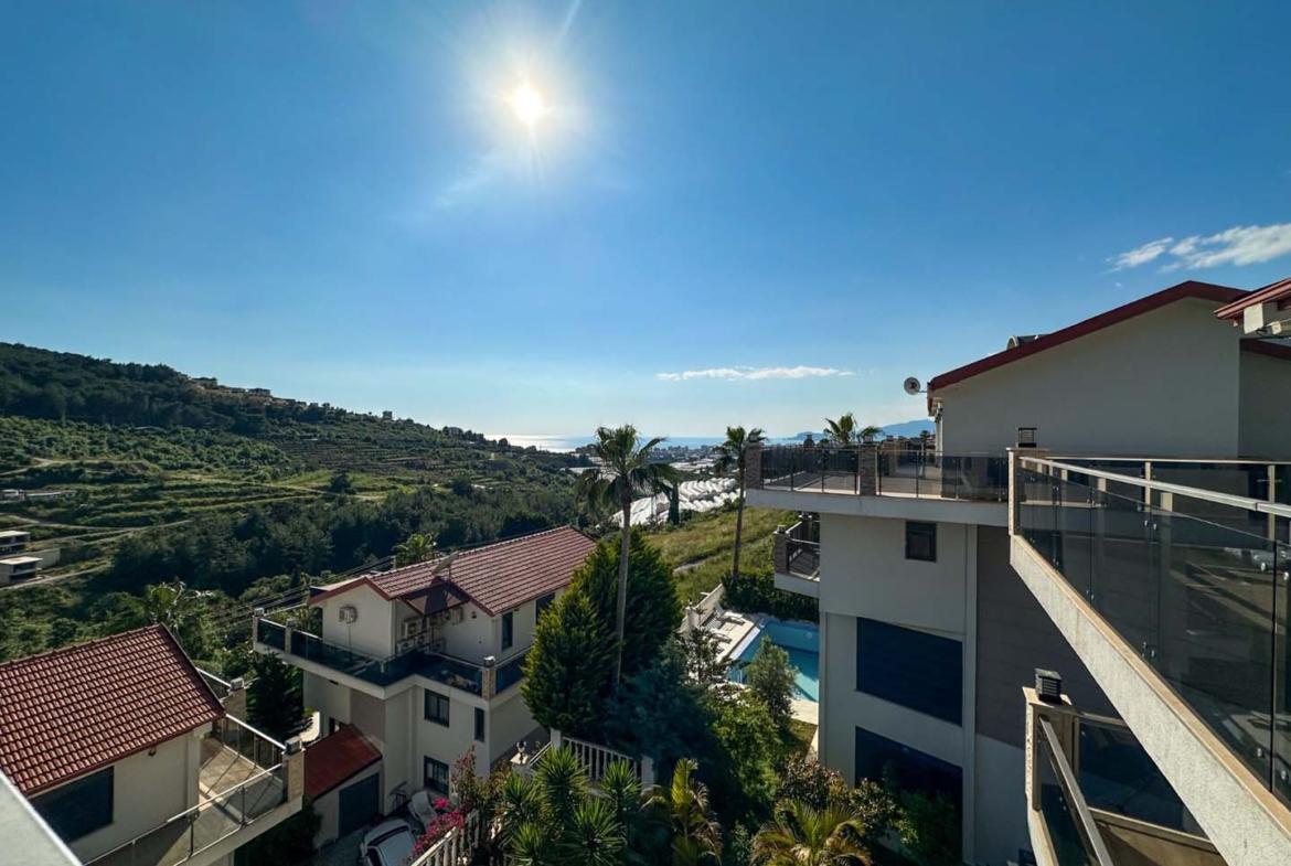 DENİZ MANZARALI ALANYA KARGICAKTA VATANDAŞLIĞA UYGUN 6+2 VİLLA