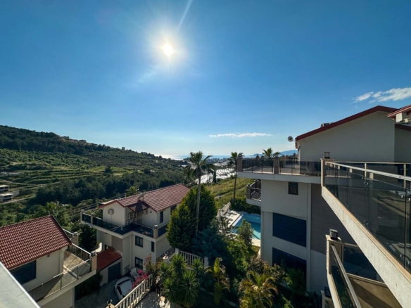 DENİZ MANZARALI ALANYA KARGICAKTA VATANDAŞLIĞA UYGUN 6+2 VİLLA