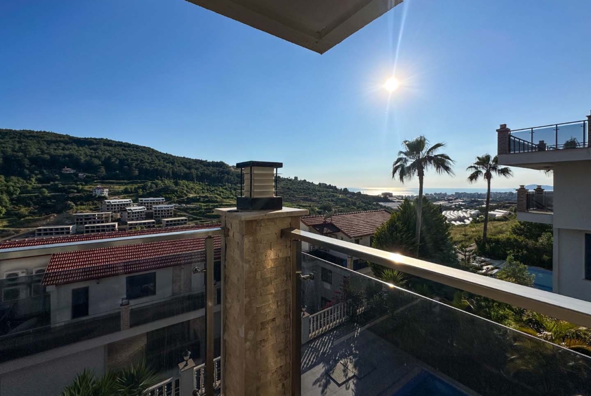 DENİZ MANZARALI ALANYA KARGICAKTA VATANDAŞLIĞA UYGUN 6+2 VİLLA