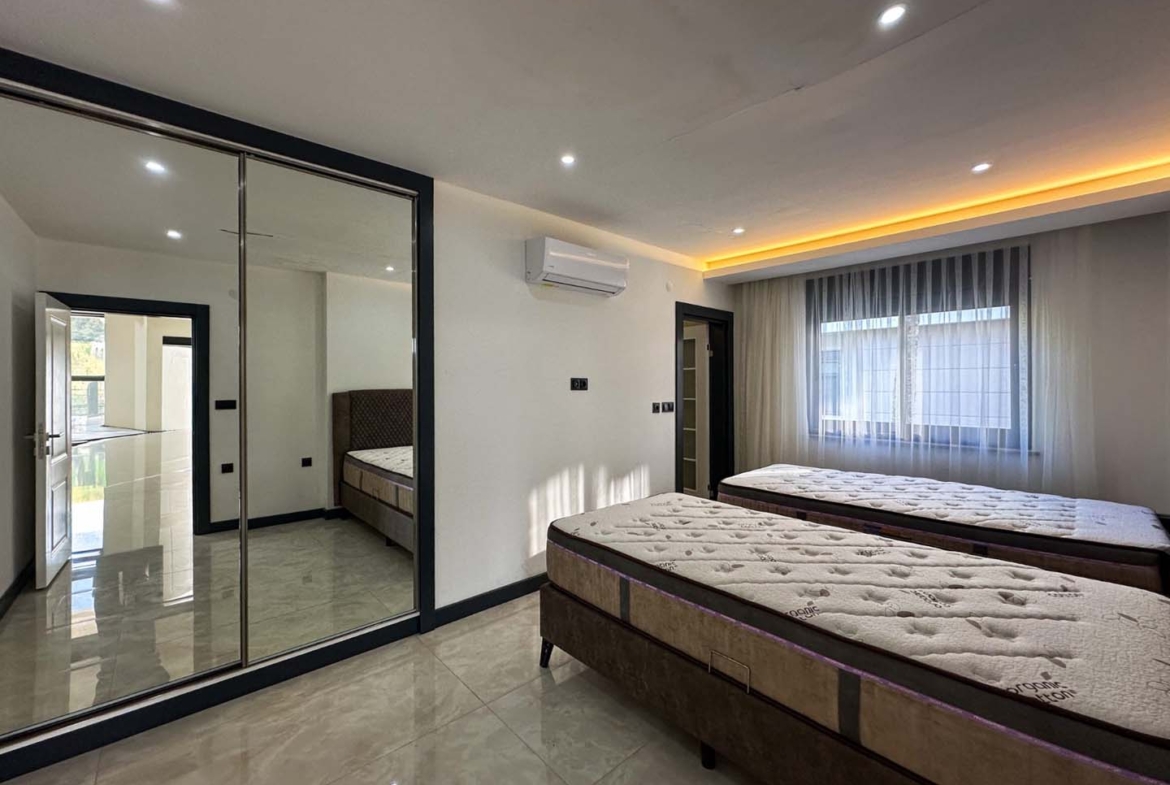 DENİZ MANZARALI ALANYA KARGICAKTA VATANDAŞLIĞA UYGUN 6+2 VİLLA