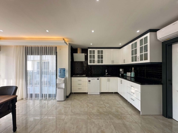 DENİZ MANZARALI ALANYA KARGICAKTA VATANDAŞLIĞA UYGUN 6+2 VİLLA