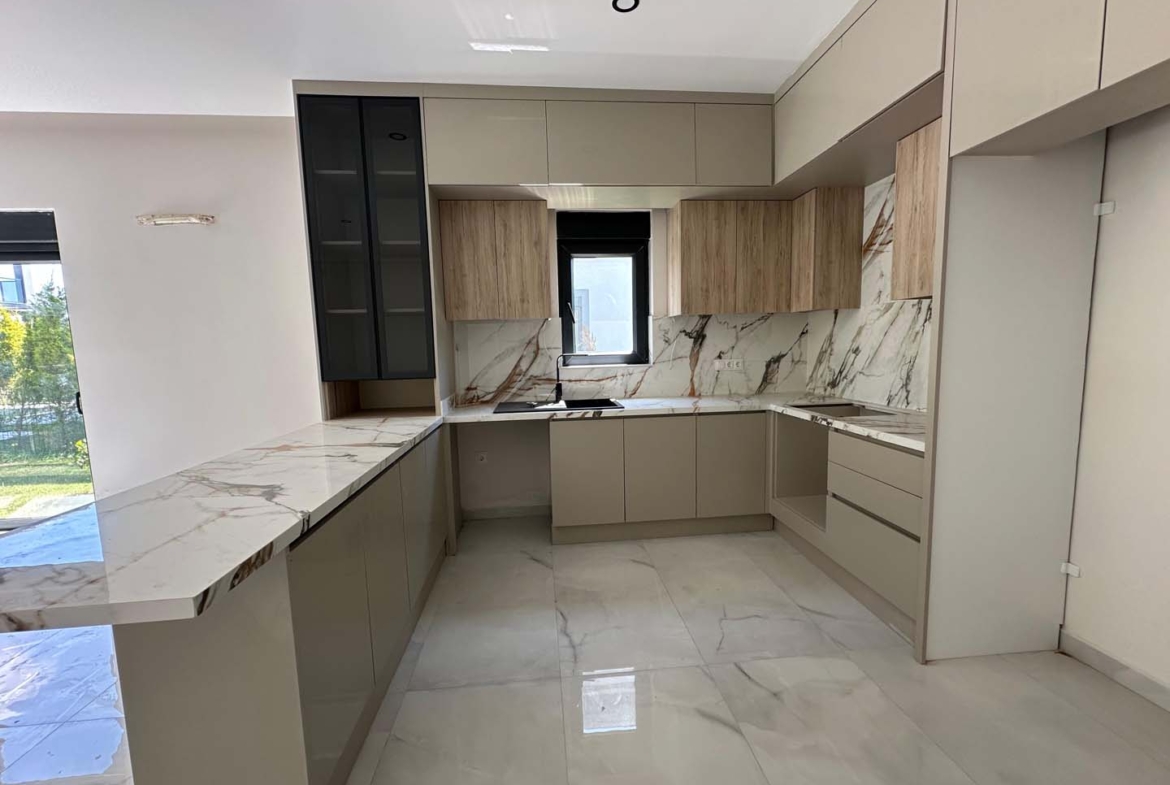Döşemealtı Altınkale de Özel Havuzlu Lüks Villa Sitesi