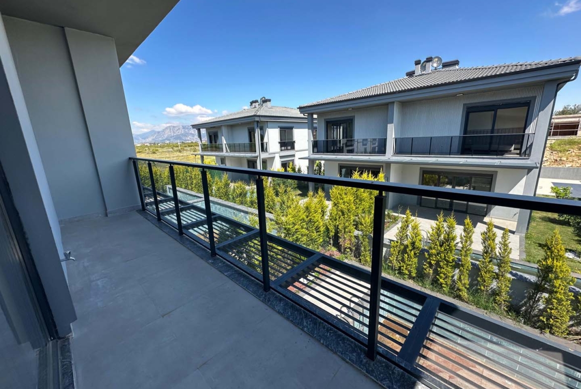 Döşemealtı Altınkale de Özel Havuzlu Lüks Villa Sitesi