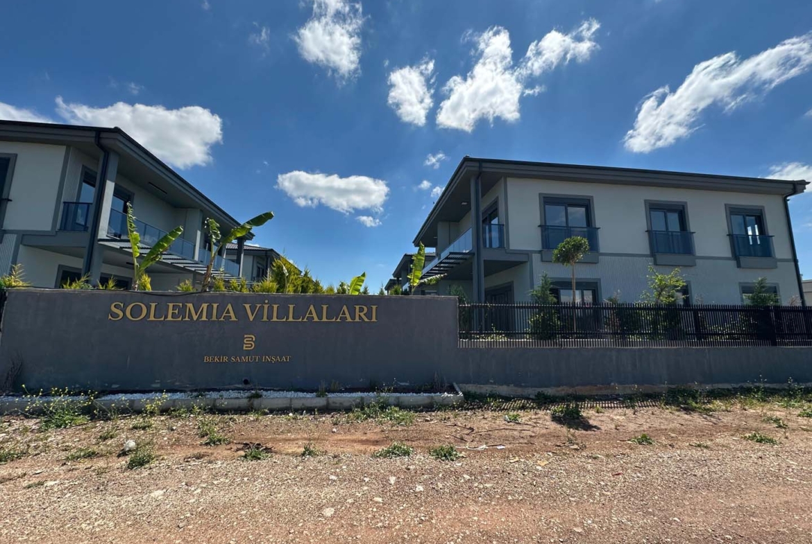 Döşemealtı Altınkale de Özel Havuzlu Lüks Villa Sitesi