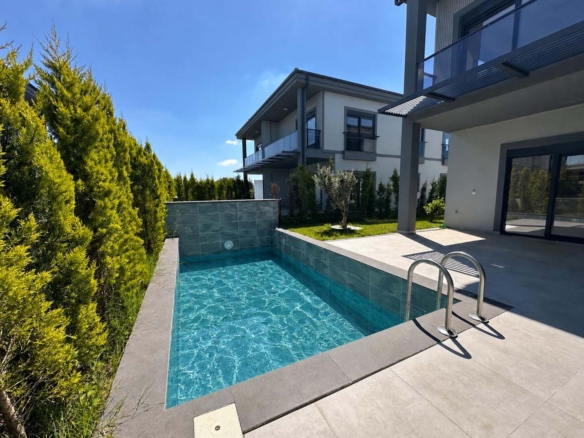 Döşemealtı Altınkale de Özel Havuzlu Lüks Villa Sitesi