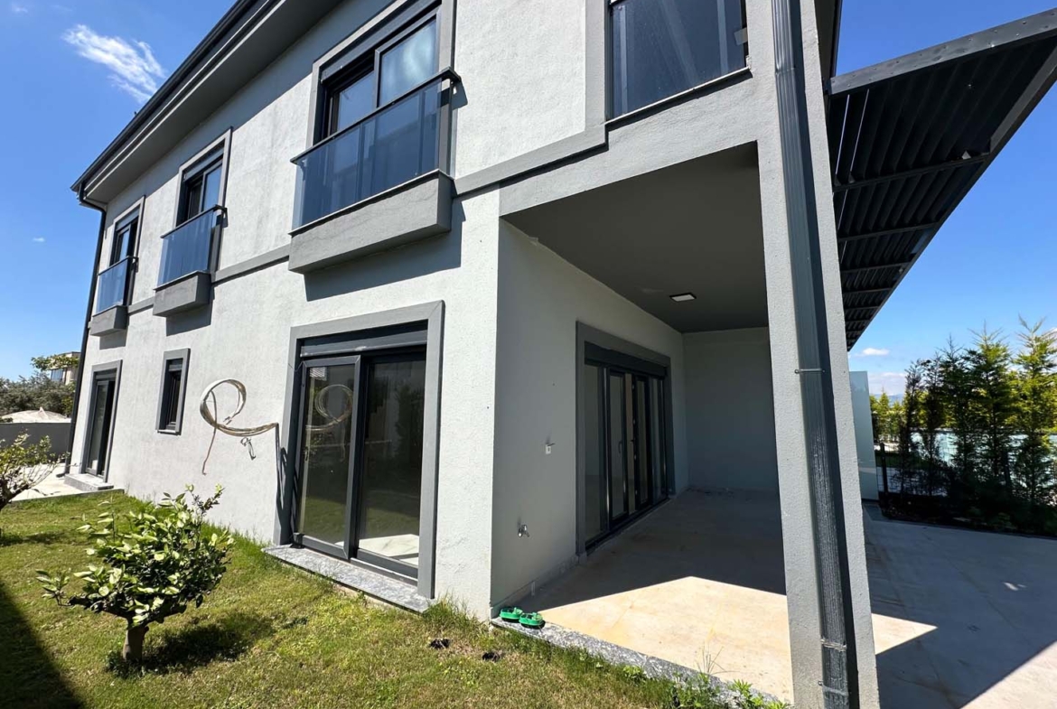 Döşemealtı Altınkale de Özel Havuzlu Lüks Villa Sitesi
